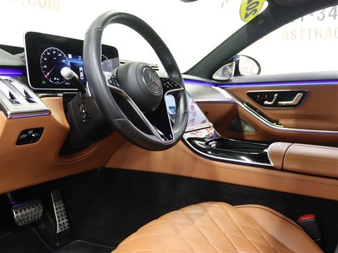 Used 2022 Mercedes-Benz S 580 4MATIC Sedan w/ AMG Line Package image 9