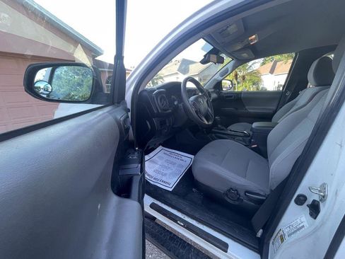 Used 2018 Toyota Tacoma SR image 13