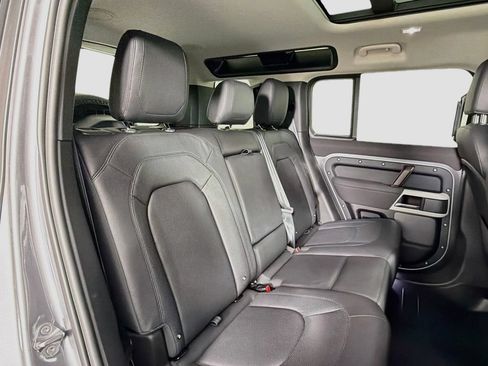Used 2023 Land Rover Defender 110 SE AWD/4WD image 29