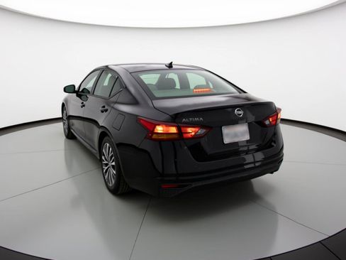 Used 2025 Nissan Altima 2.5 SV image 6