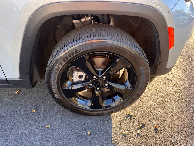 Used 2025 Jeep Grand Cherokee L Altitude AWD/4WD image 13