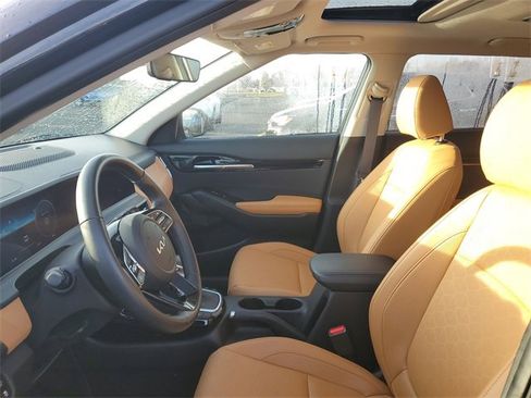 Certified 2025 Kia Seltos EX w/ EX Sunroof Package image 17