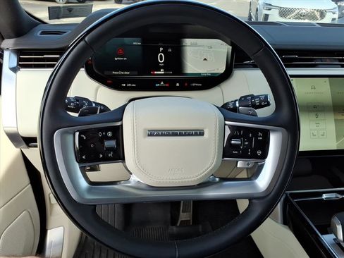Used 2025 Land Rover Range Rover SE AWD/4WD image 15