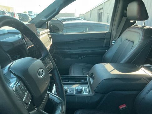 Used 2024 Ford Expedition Limited image 6