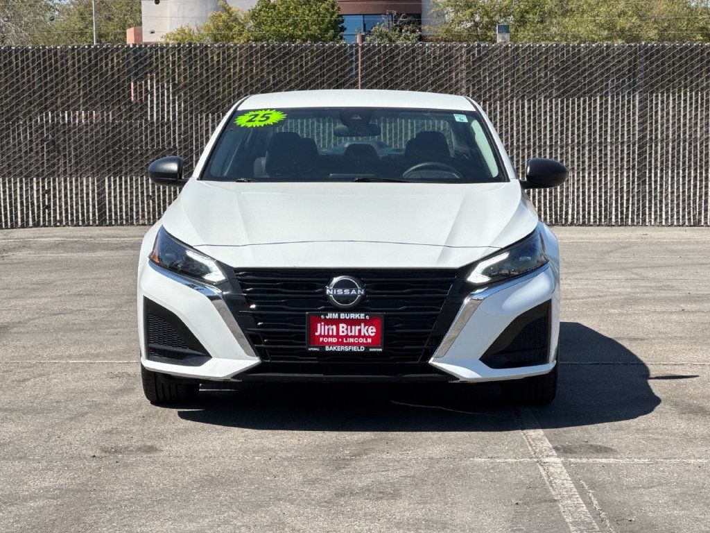 Used 2025 Nissan Altima 2.5 SV FWD image 8