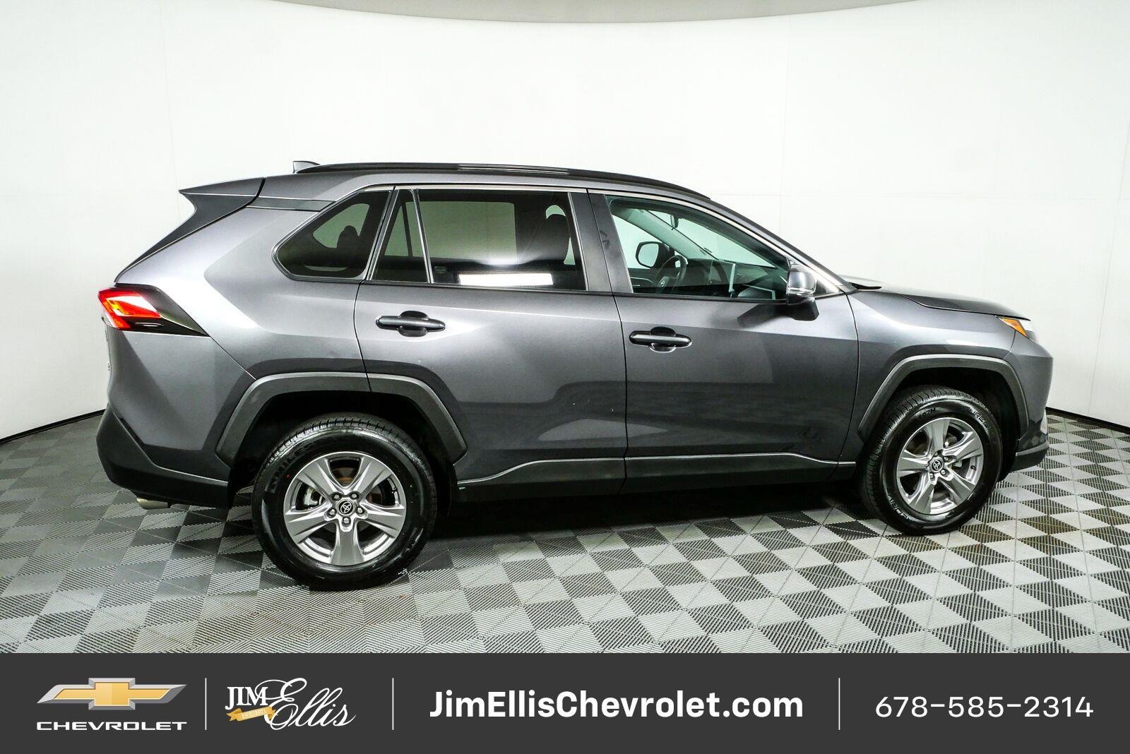 Used 2024 Toyota RAV4 XLE FWD image 2