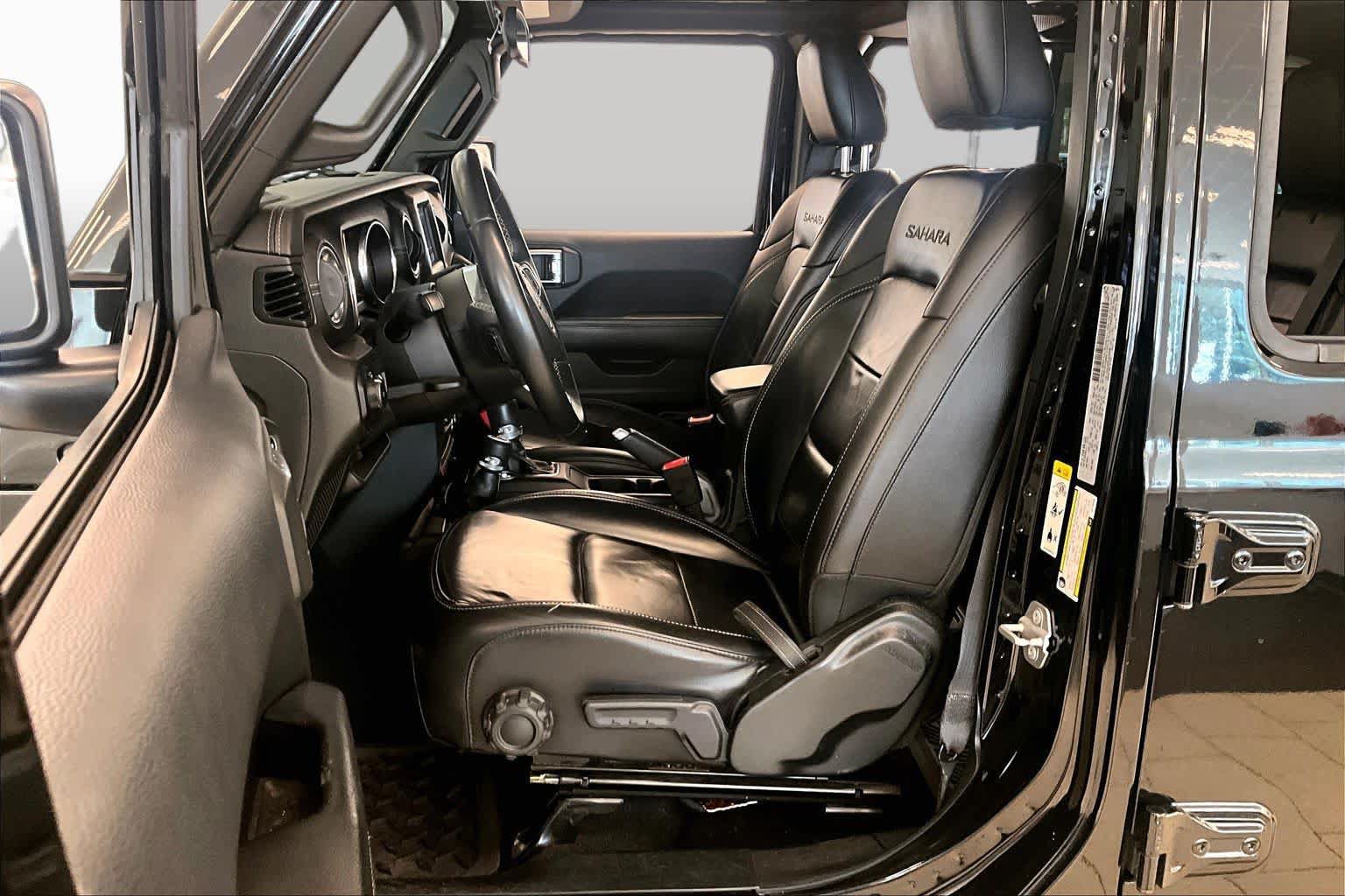 Used 2018 Jeep Wrangler Unlimited Sahara w/ Safety Group AWD/4WD image 7