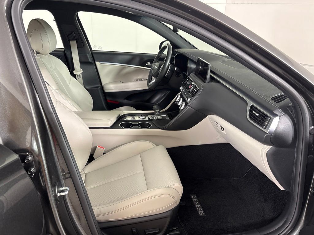 Used 2023 Genesis G70 2.0T RWD image 15