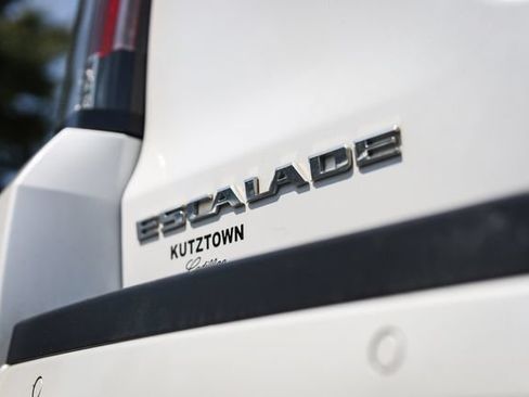 Used 2017 Cadillac Escalade Luxury AWD/4WD image 17