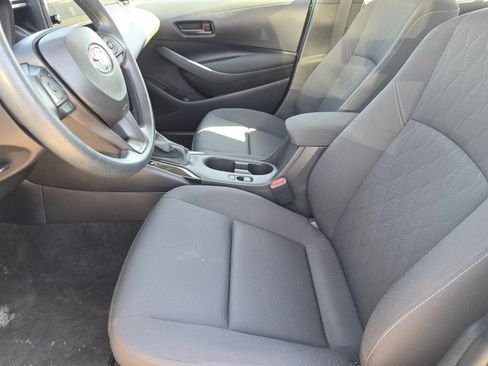 Used 2025 Toyota Corolla LE FWD image 11