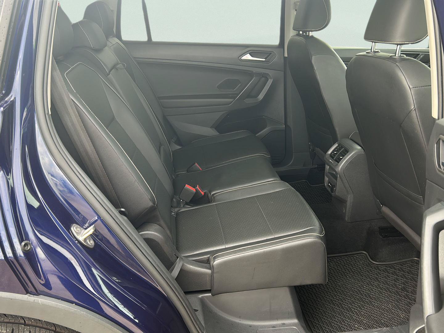 Used 2021 Volkswagen Tiguan SE w/ Panoramic Sunroof Package FWD image 22