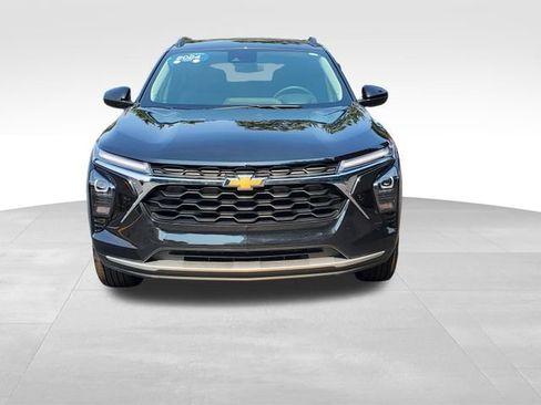 Used 2024 Chevrolet Trax LT w/ Driver Confidence Package FWD image 8