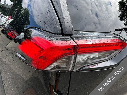 Used 2022 Toyota RAV4 LE AWD/4WD image 27