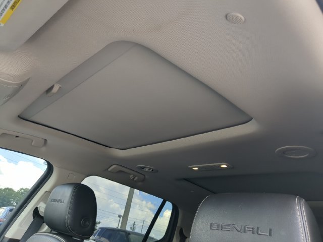 Used 2023 GMC Acadia Denali w/ Denali Ultimate Package FWD image 24