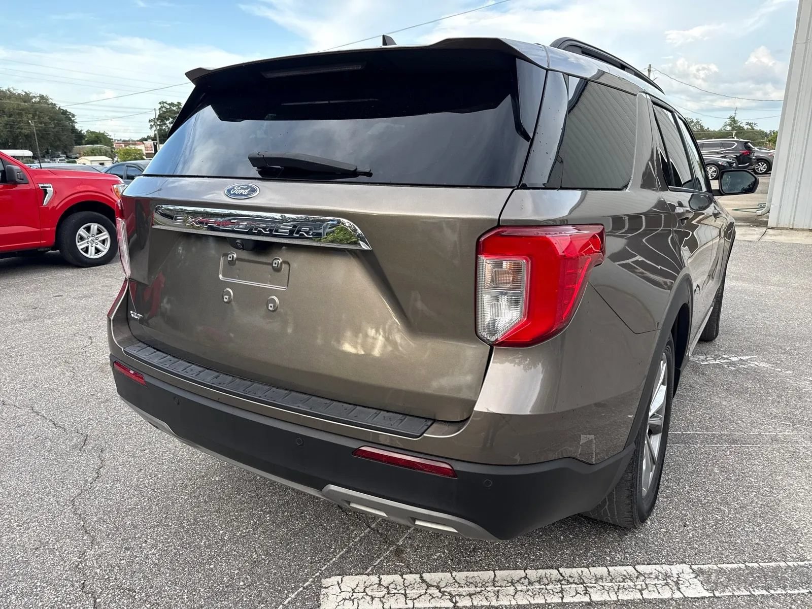 Used 2021 Ford Explorer XLT w/ Equipment Group 202A RWD image 8