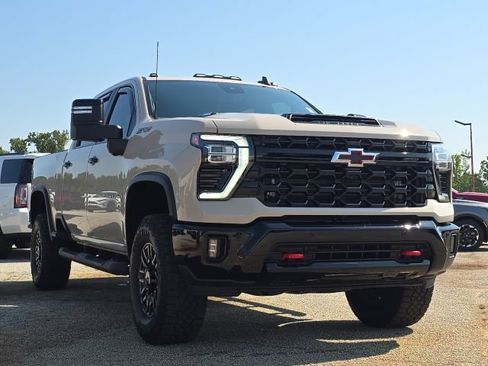 Used 2026 Chevrolet Silverado 2500 ZR2 w/ LPO, Dark Essentials Package AWD/4WD image 7