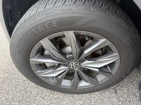 Used 2023 Volkswagen Tiguan SE w/ Panoramic Sunroof Package FWD image 25
