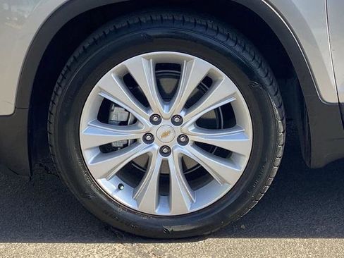 Used 2017 Chevrolet Trax Premier w/ Driver Confidence II Package image 28