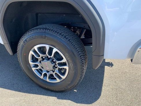 New 2025 GMC Sierra 2500 SLT w/ SLT Convenience Package image 10