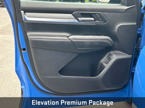 Certified 2025 GMC Terrain Elevation w/ Elevation Premium Package AWD/4WD image 11