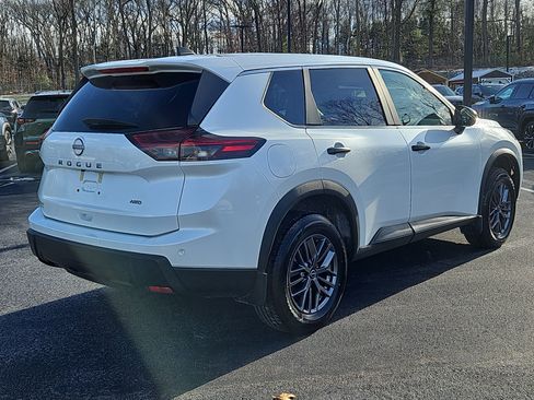 Used 2024 Nissan Rogue S image 2
