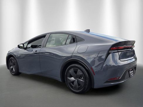 Used 2024 Toyota Prius LE FWD image 5