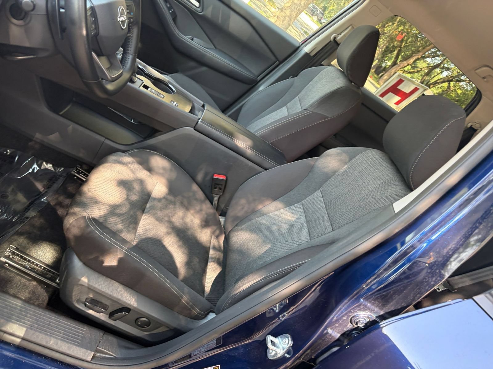 Used 2025 Nissan Rogue SV FWD image 37
