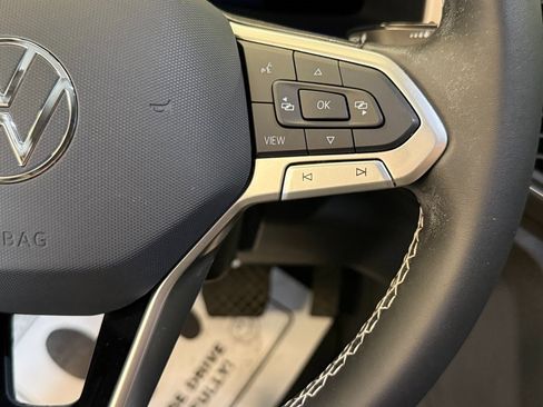 Used 2023 Volkswagen Atlas SE image 11