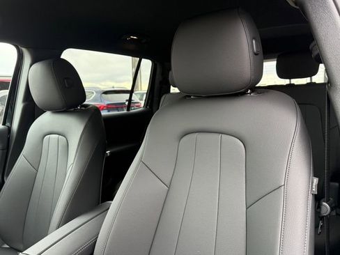 Used 2025 Mercedes-Benz GLB 250 4MATIC image 10