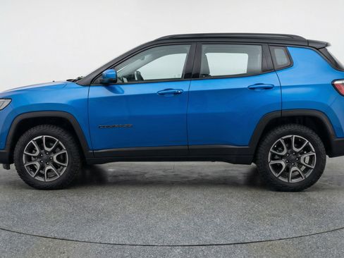 Used 2025 Jeep Compass Trailhawk image 5