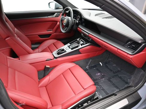 Used 2024 Porsche 911 Carrera image 9