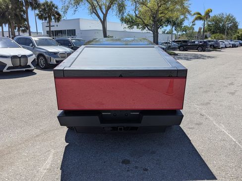 Used 2024 Tesla Cybertruck AWD Crew Cab image 4