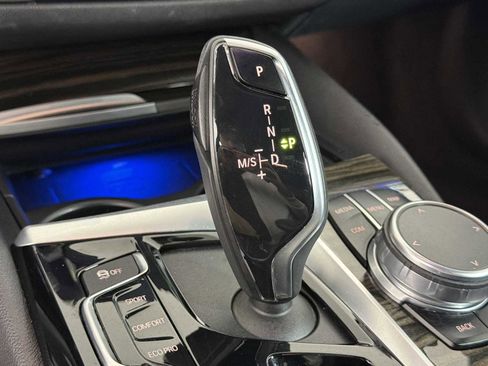 Used 2019 BMW 530i w/ Convenience Package image 34