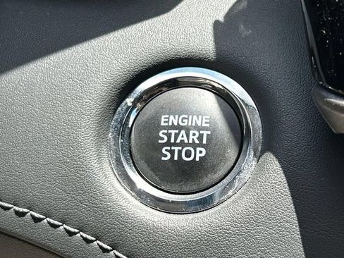 Used 2023 Toyota Highlander LE AWD/4WD image 32