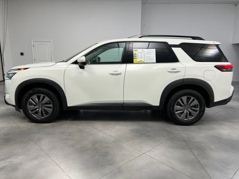 Used 2024 Nissan Pathfinder SV FWD image 5