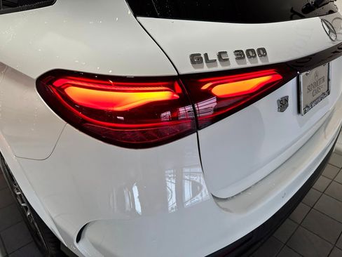 Certified 2025 Mercedes-Benz GLC 300 Exclusive 4MATIC AMG Line image 35
