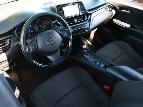 Used 2018 Toyota C-HR XLE FWD image 17