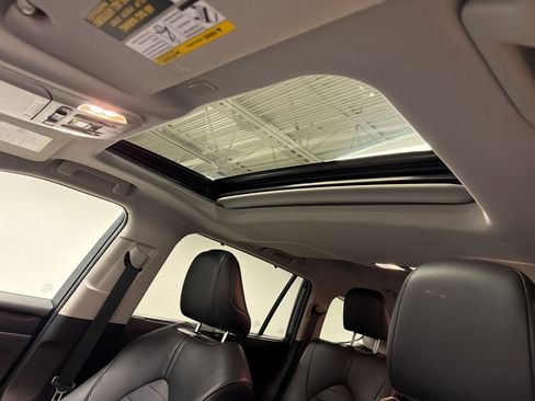Used 2022 Toyota Highlander XLE FWD image 14