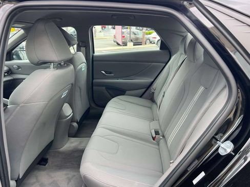 Used 2023 Hyundai Elantra SEL FWD image 12