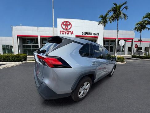 Used 2021 Toyota RAV4 XLE w/ Convenience Package FWD image 8