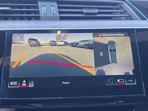 Used 2023 Audi e-tron Premium Plus w/ Premium Plus Package image 8