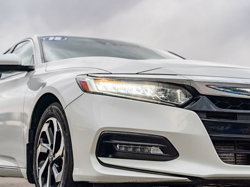 Used 2018 Honda Accord EX image 10