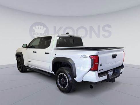 Used 2025 Toyota Tacoma TRD Off-Road w/ TRD Off Road Premium Package image 4