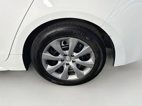 Used 2025 Toyota Corolla LE FWD image 11