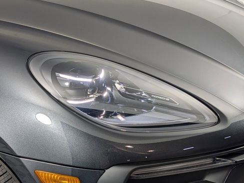 New 2026 Porsche Macan image 15