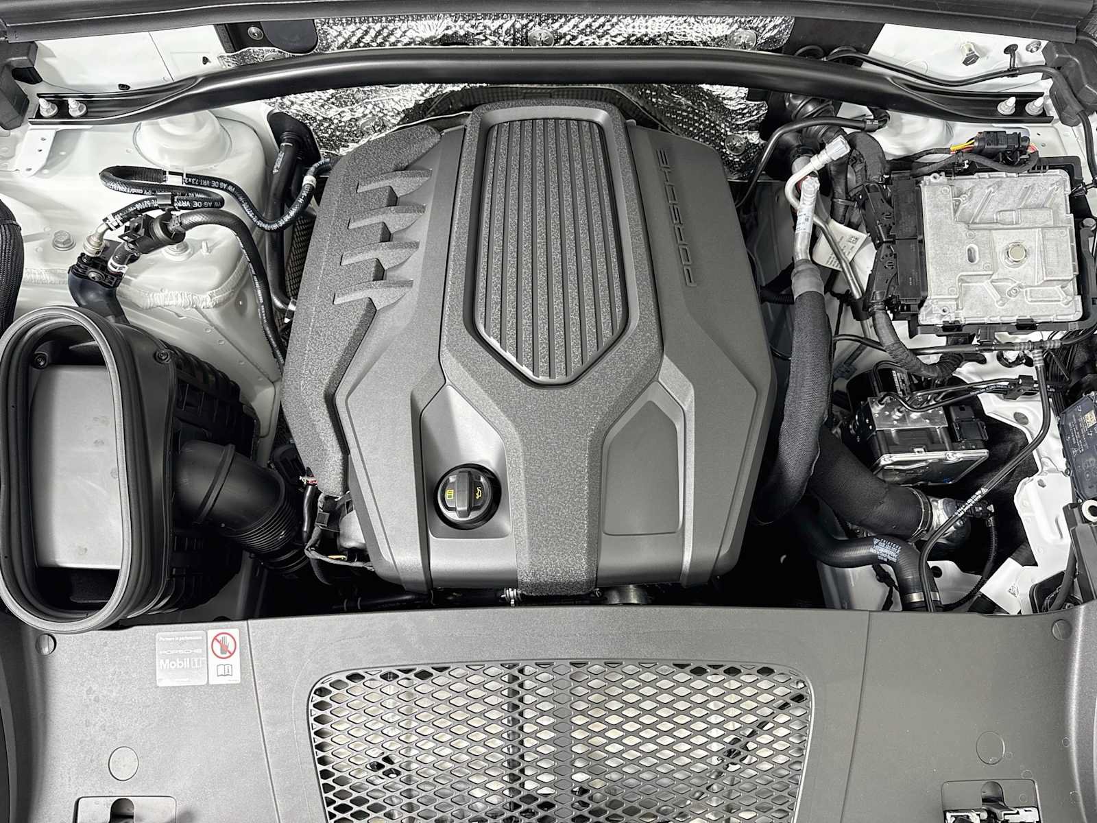 Used 2026 Porsche Macan AWD/4WD image 31