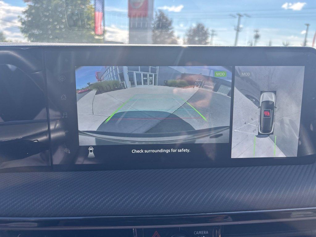 Certified 2025 Nissan Kicks SR w/ Illumination Package AWD/4WD image 14