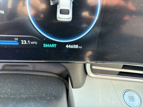 Used 2024 Hyundai Elantra Limited image 19