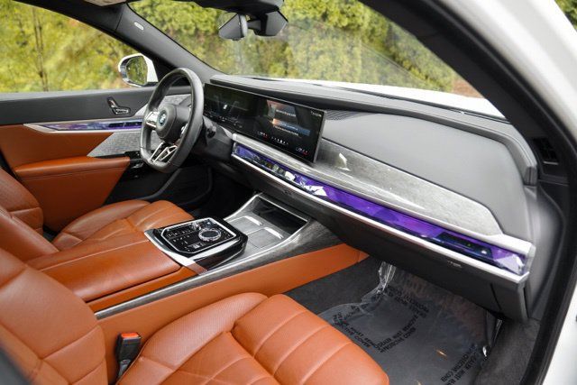 Used 2024 BMW i7 xDrive60 AWD/4WD image 22