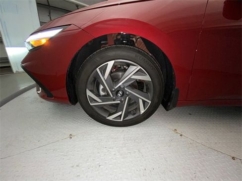 Used 2025 Hyundai Elantra Sport image 10